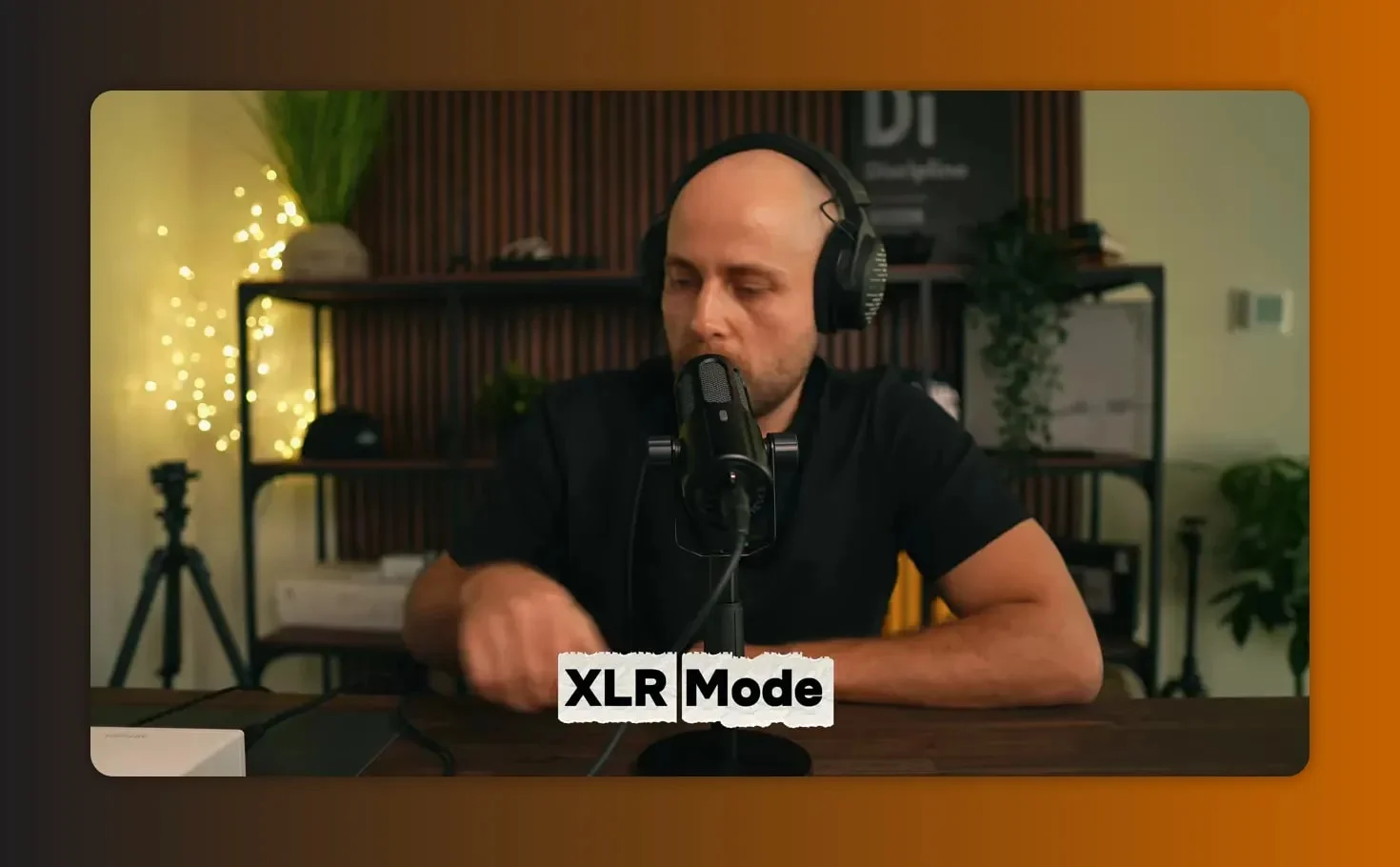 Host adjusting cable on Fifine Tank 6 microphone with