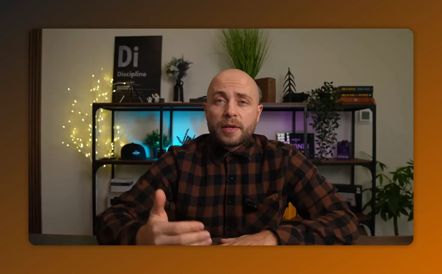 Frontal shot of presenter summarizing the verdict on the elgato prompter